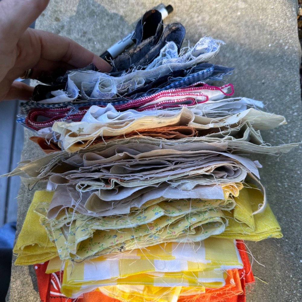 1.a.a.27 Vtg Fabric Strips Scrap Lot Quilt String Quilt Gingham Floral Assorted